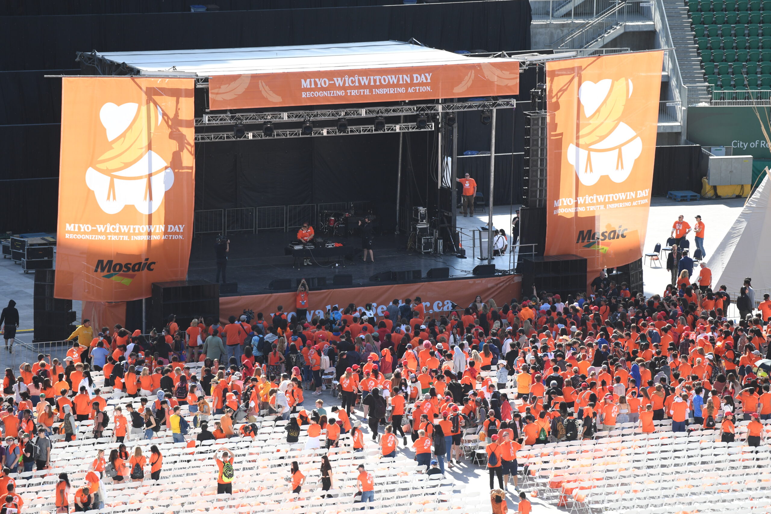 Crowd attending Miyo-wîcîwitowin Day event, orange shirts.